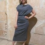 VESTIDO MARINERO DE PUNTO CON CINTURÓN