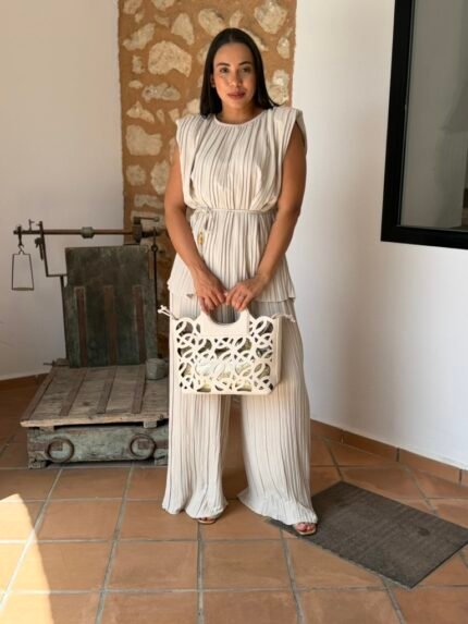 CONJUNTO PLISADO CON HOMBRERAS
