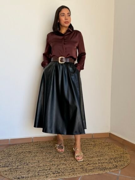 Falda efecto piel negro