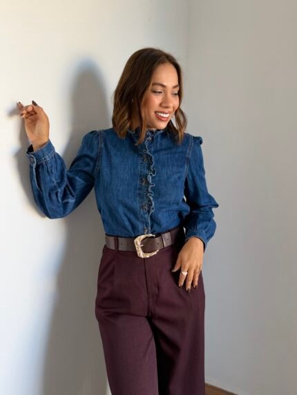 Camisa vaquera cuello volante