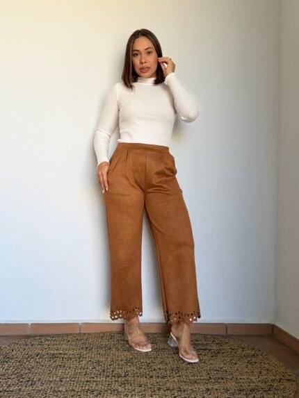 Pantalon bajo festoneado
